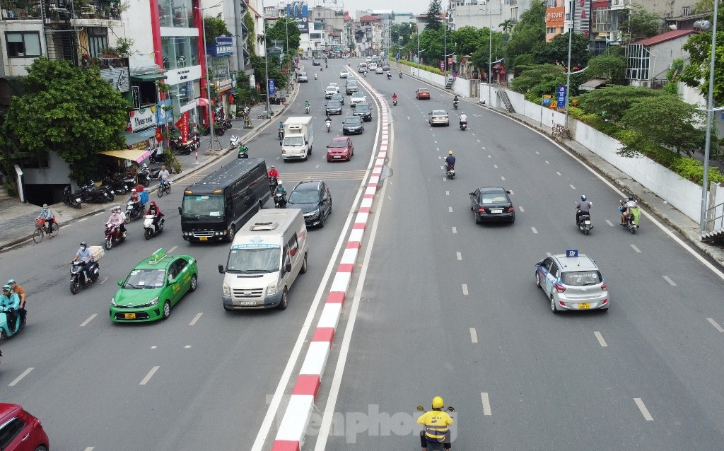 Giao thông trên đường Âu Cơ - Nghi Tàm ra sao sau khi được mở rộng 6 làn xe ảnh 1