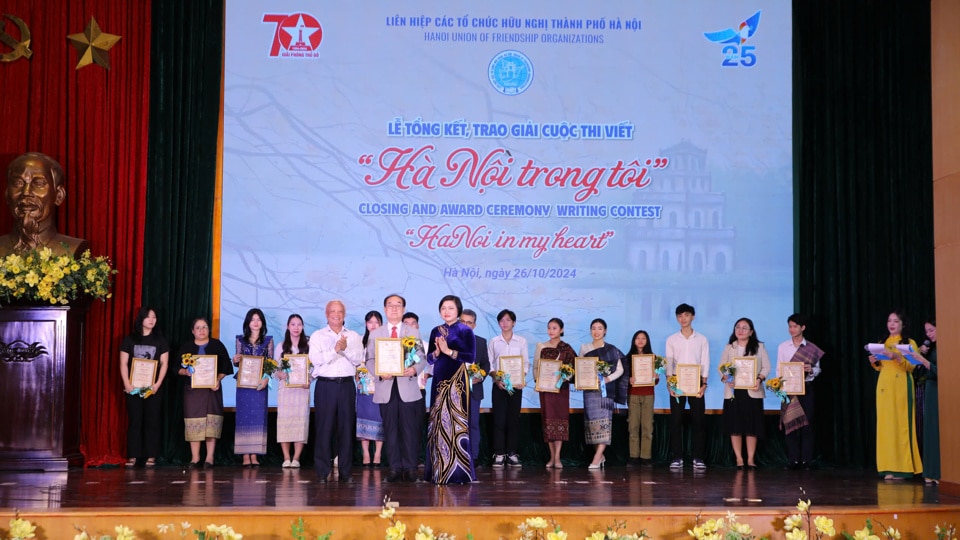 Trao giải Cuộc thi viết “Hà Nội trong tôi” 2024.