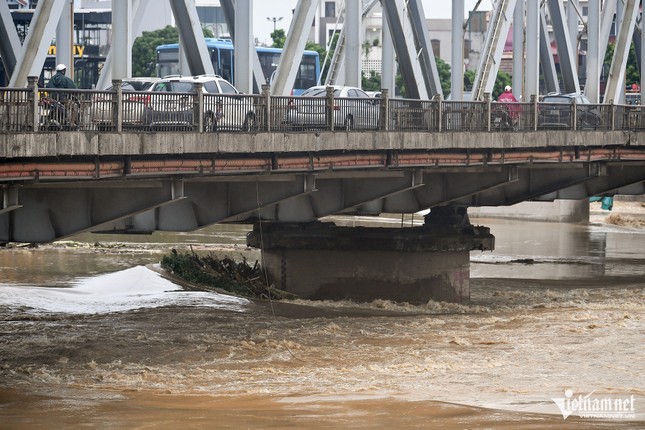 Hà Nội rút báo động lũ mức II trên sông Hồng tại 5 huyện, thị xã ảnh 1