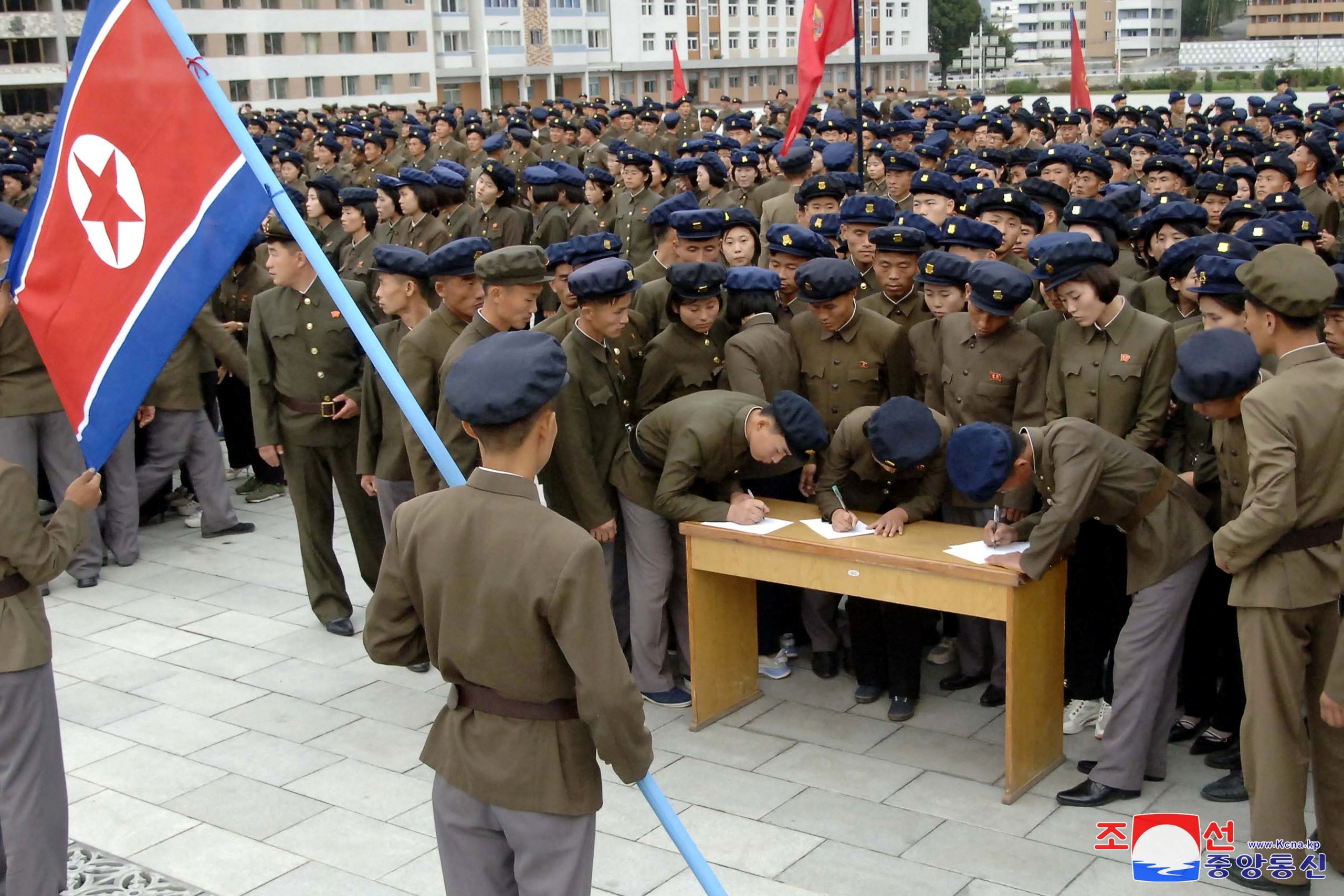 KCNA: Hàng triệu thanh niên Triều Tiên nhập ngũ giữa căng thẳng với Hàn Quốc- Ảnh 1.