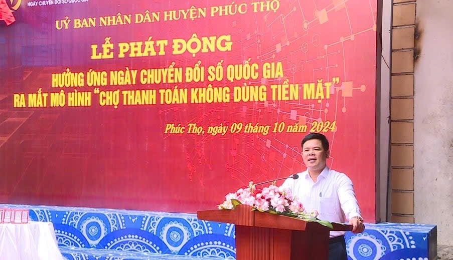 Phó Chủ tịch Thường trực UBND huyện Phúc Thọ Kiều Trọng Sỹ phát biểu tại buổi lễ.