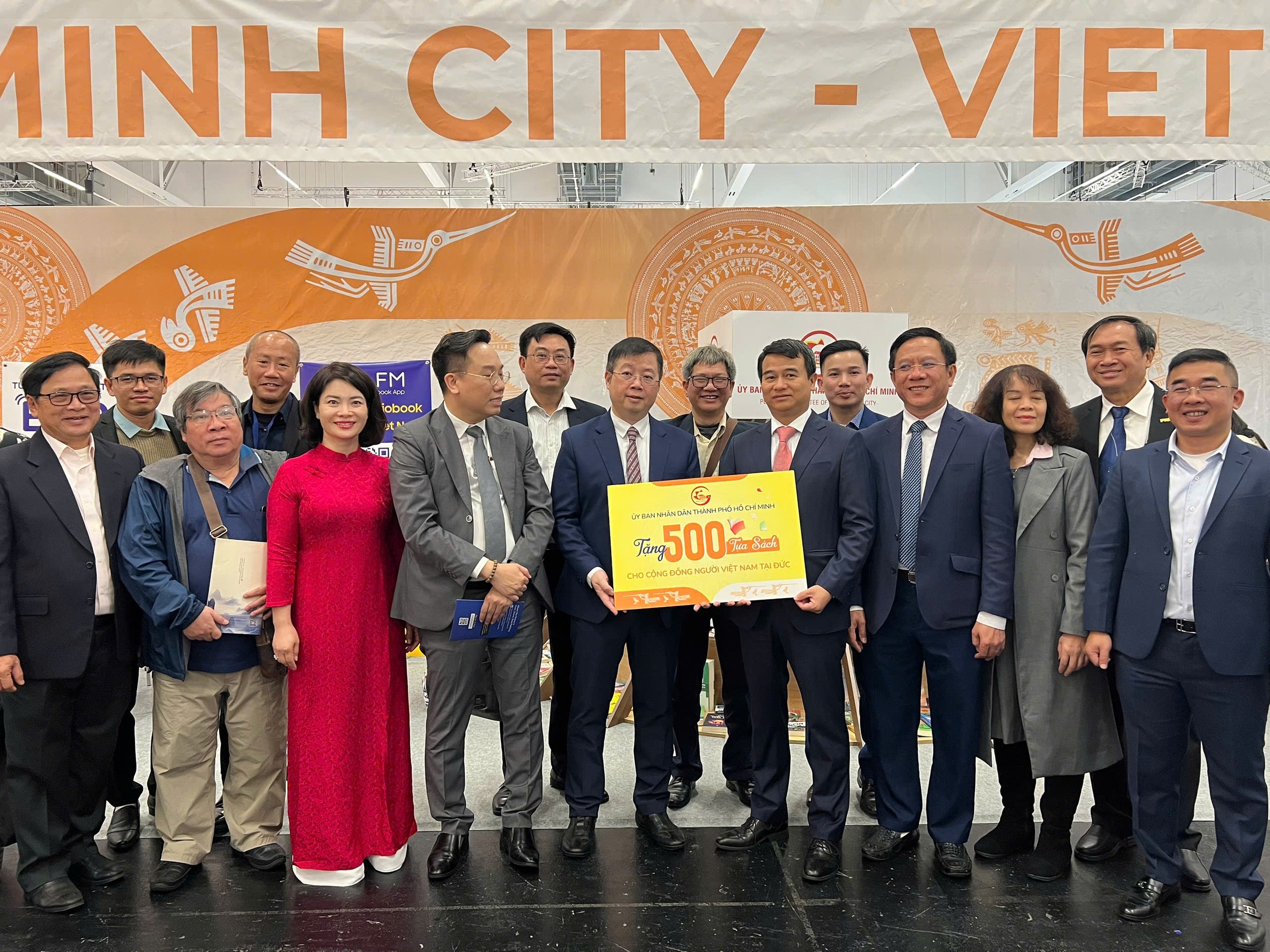 Khai trương gian hàng sách TP.HCM tại Hội sách Frankfurt 2024- Ảnh 1.