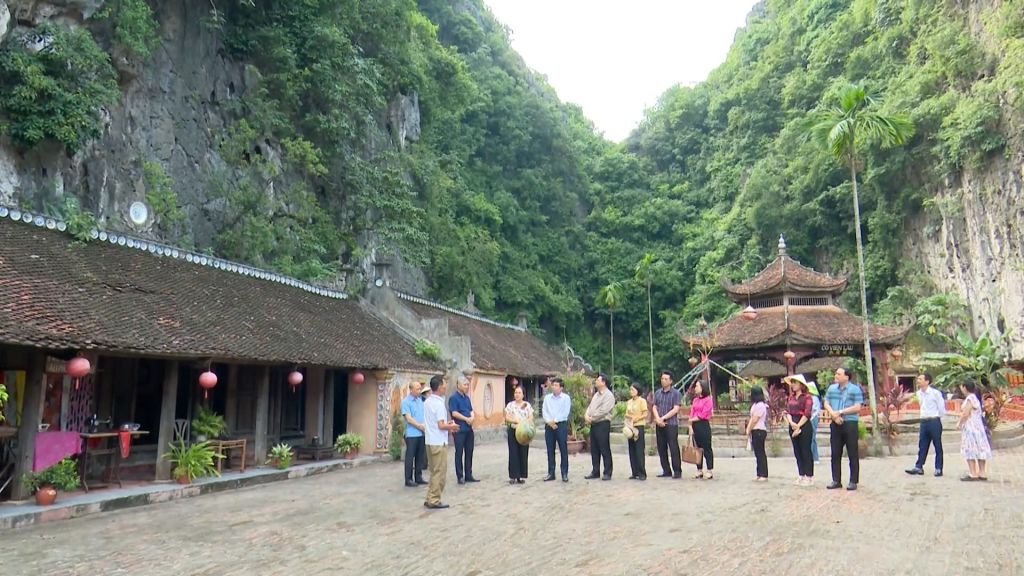 Khảo sát thực hiện chính sách, pháp luật về phát triển du lịch tại huyện Hoa Lư, Ninh Bình - Ảnh 1.