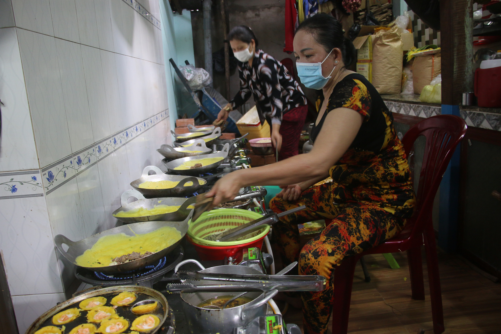 Làng bánh xèo Cao Lãnh nhộn nhịp ngày Tết Đoan ngọ - Ảnh 2.