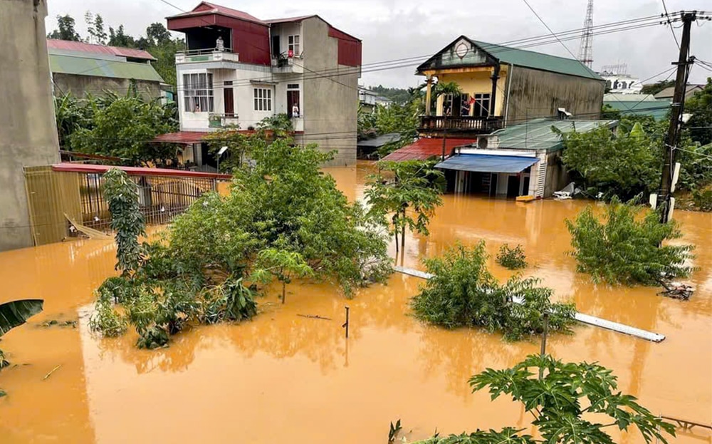 KHẨN: Lũ trên sông Thao tại Yên Bái lại lên nhanh, sắp trên báo động 3 - Ảnh 1.