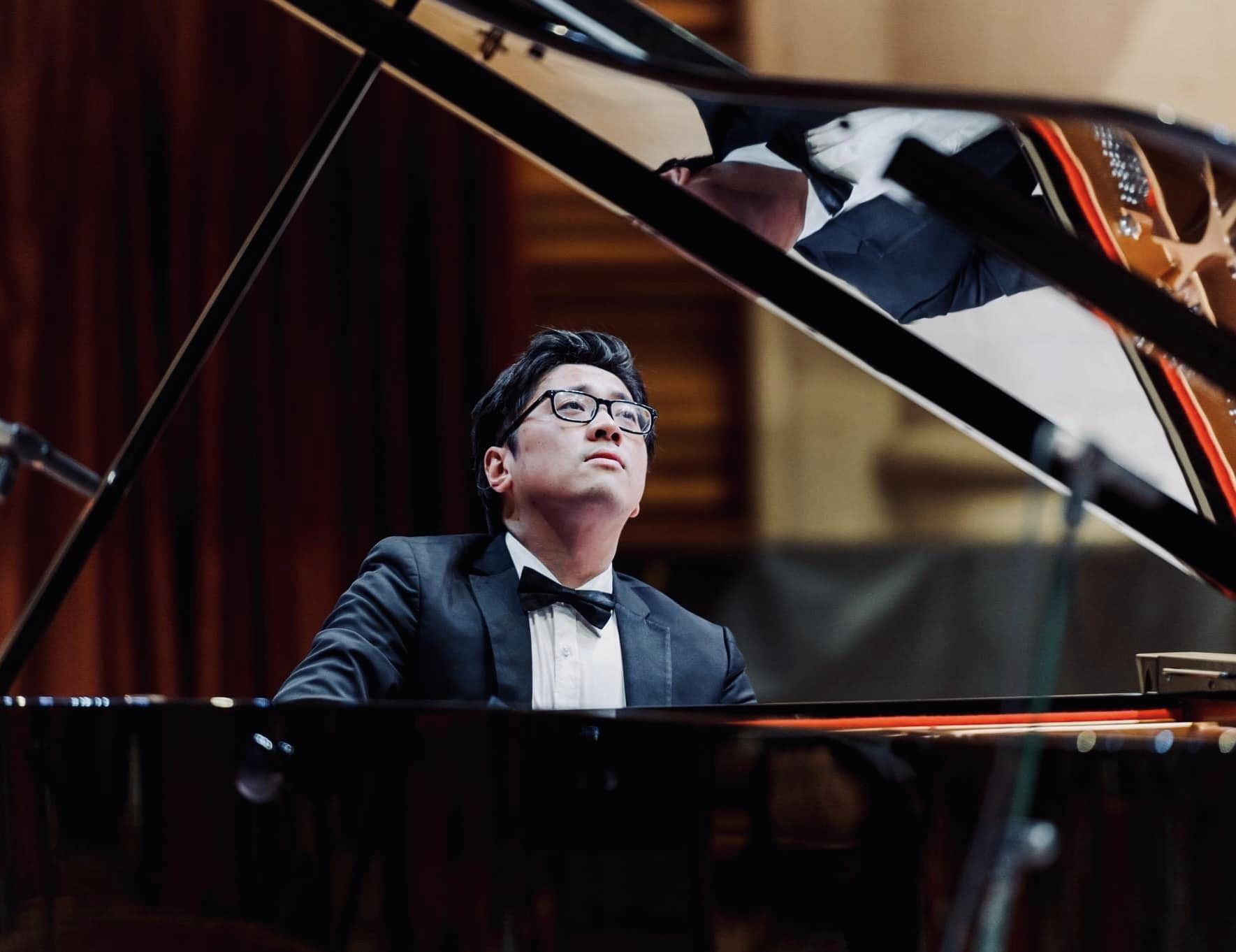 Nghệ sĩ piano Lưu Hồng Quang về nước làm concert Hành trình hồi sinh sau bão số 3 - Ảnh 1.