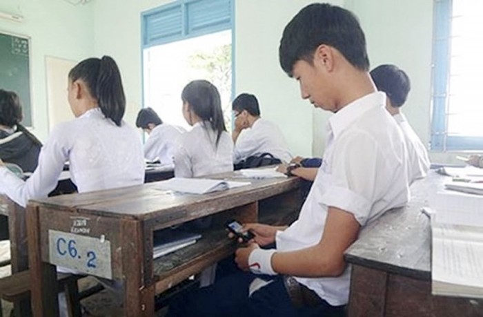 Nhà trường nói gì về quy định cấm học sinh sử dụng điện thoại trong giờ học? -0