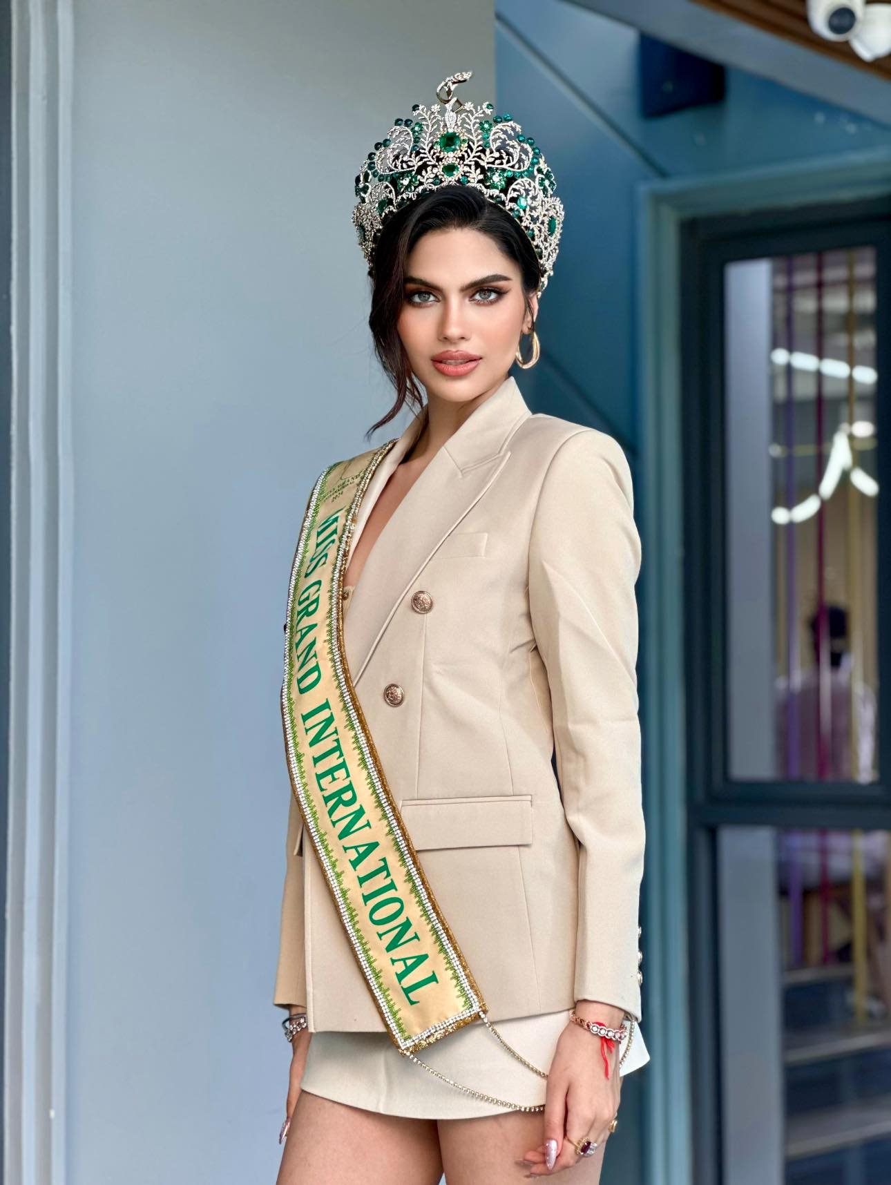 Nhan sắc xinh đẹp đầy mê hoặc của mẹ và em gái của  tân Miss Grand International 2024 gây ngỡ ngàng - Ảnh 2.