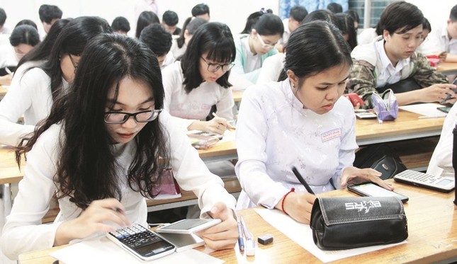 Những tình huống học sinh được sử dụng điện thoại trong giờ học ảnh 1