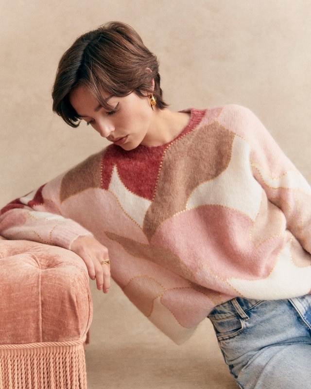 Nổi bật mọi góc phố với áo sweater- Ảnh 1.