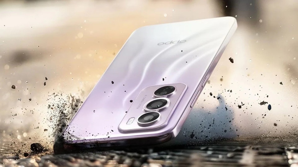 OPPO Reno 13 Pro sở hữu màn hình cong tràn cạnh  