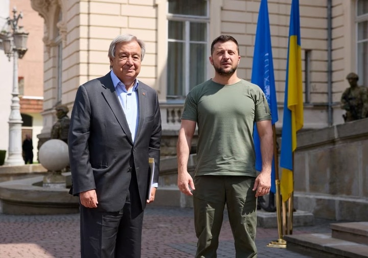 Tổng thư ký Liên hợp quốc Antonio Guterres và Tổng thống Ukraine Volodymyr Zelensky. (Ảnh: Reuters)