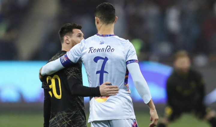 Pep nói Messi giỏi hơn Ronaldo.