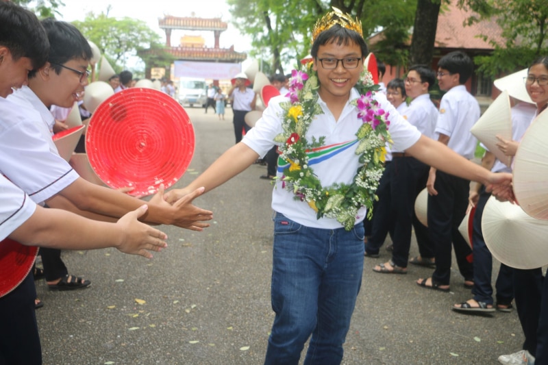 Quán quân Olympia chia sẻ bí quyết trở thành “nhà vô địch” khi vừa trở về quê nhà -0