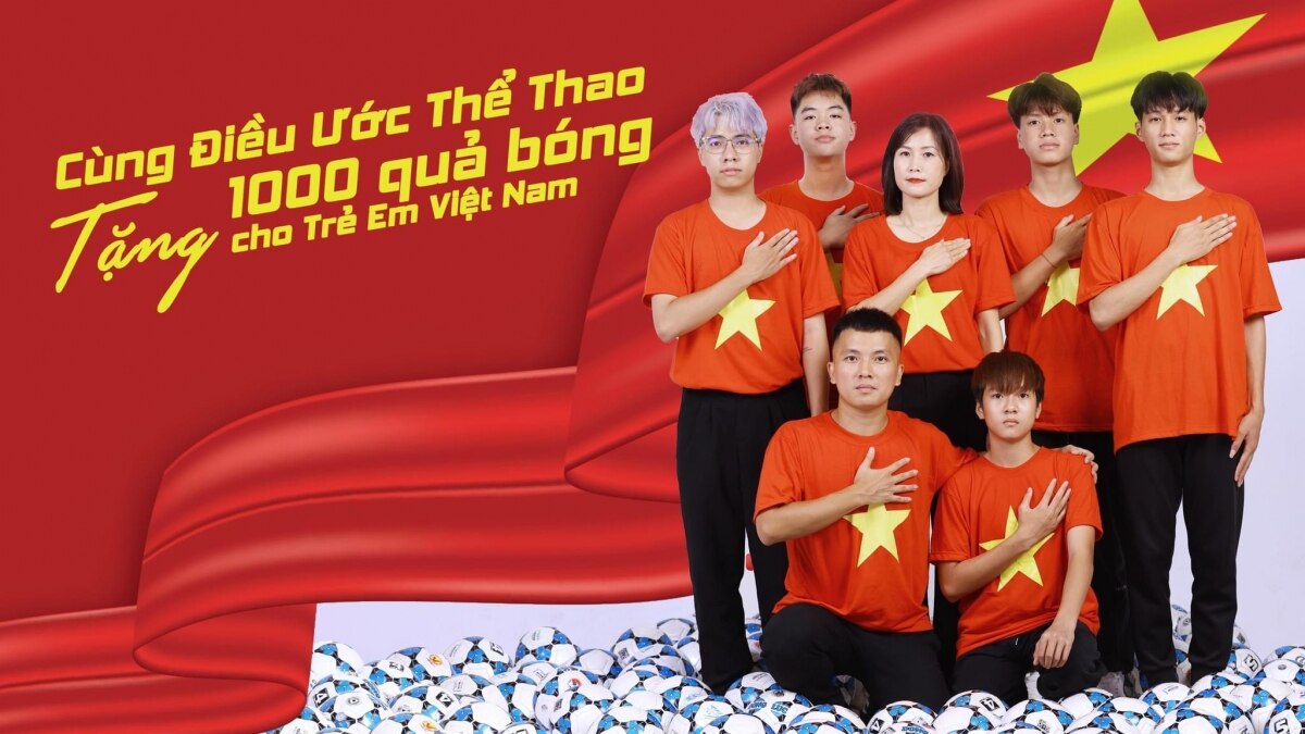 quang hai, van hau cung Do kim phuc trao 1.000 trai bong cho tre em viet nam hinh anh 1