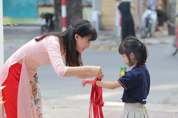 Rút đề xuất miễn học phí cho con giáo viên. (Ảnh minh hoạ)