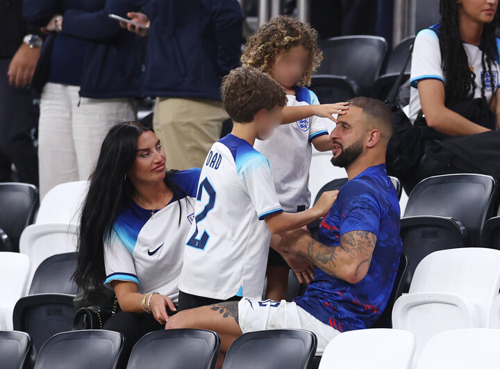 Kyle Walker nhiều lần xin lỗi vợ nhưng vẫn quen thói ngoại tình.