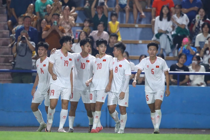 U17 Việt Nam đánh bại U17 Myanmar.