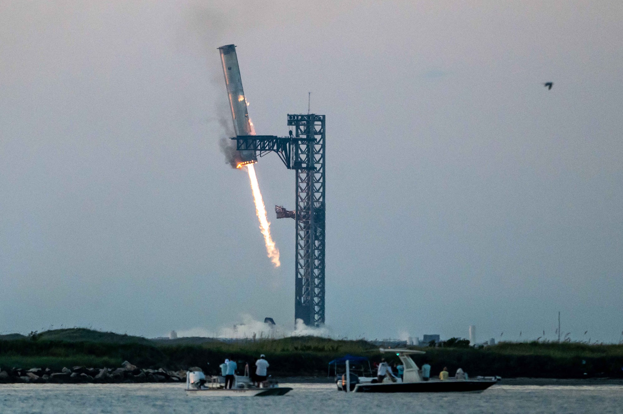 SpaceX tạo kỳ tích cho ngành vũ trụ- Ảnh 1.