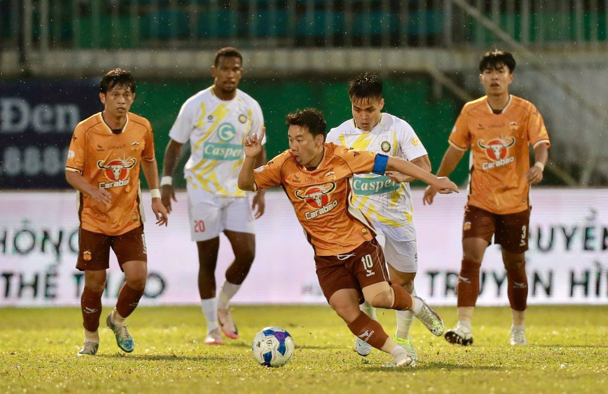 Bảng xếp hạng vòng 5 V-League mới nhất: Thanh Hóa, Thể Công Viettel chia ngôi đầu, HAGL thứ mấy?- Ảnh 1.