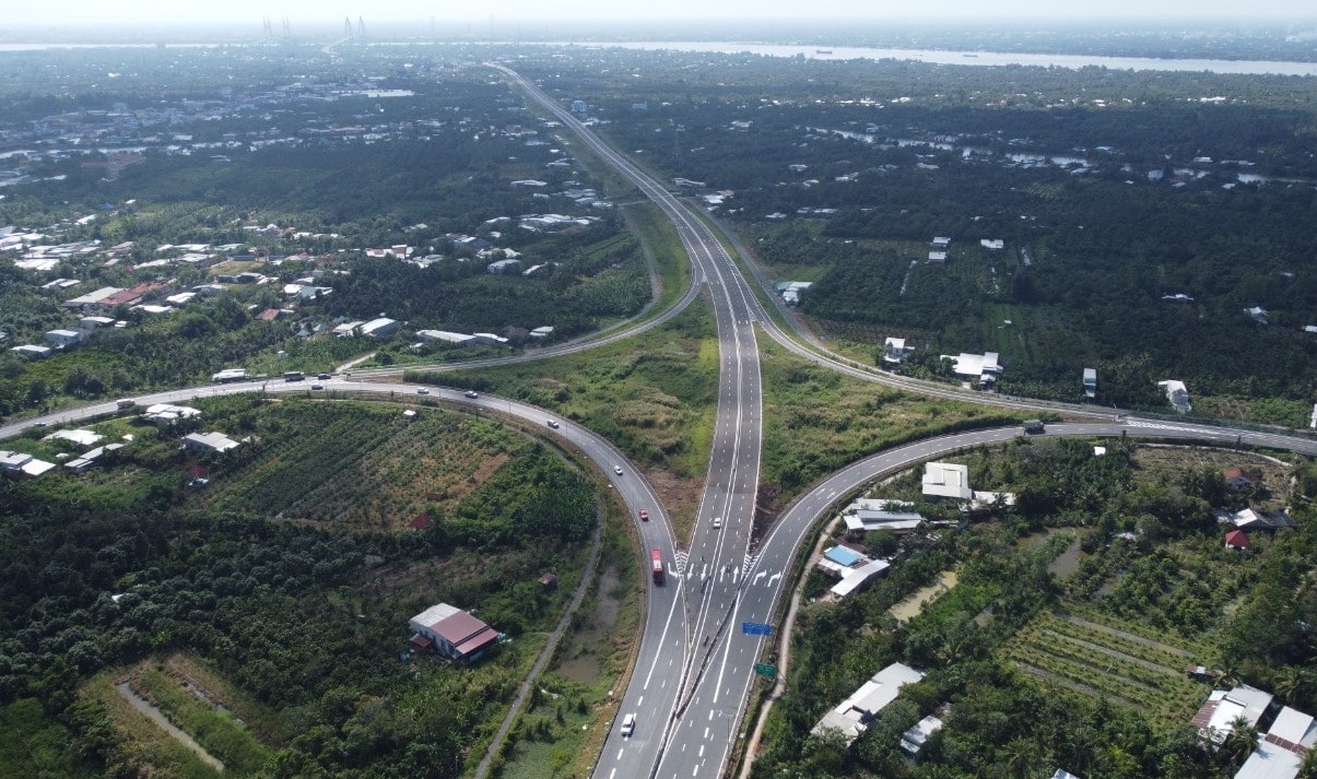 Tháo gỡ khó khăn để hết năm 2025 cơ bản hoàn thành 600 km đường cao tốc vùng đồng bằng sông Cửu Long - Ảnh 1.