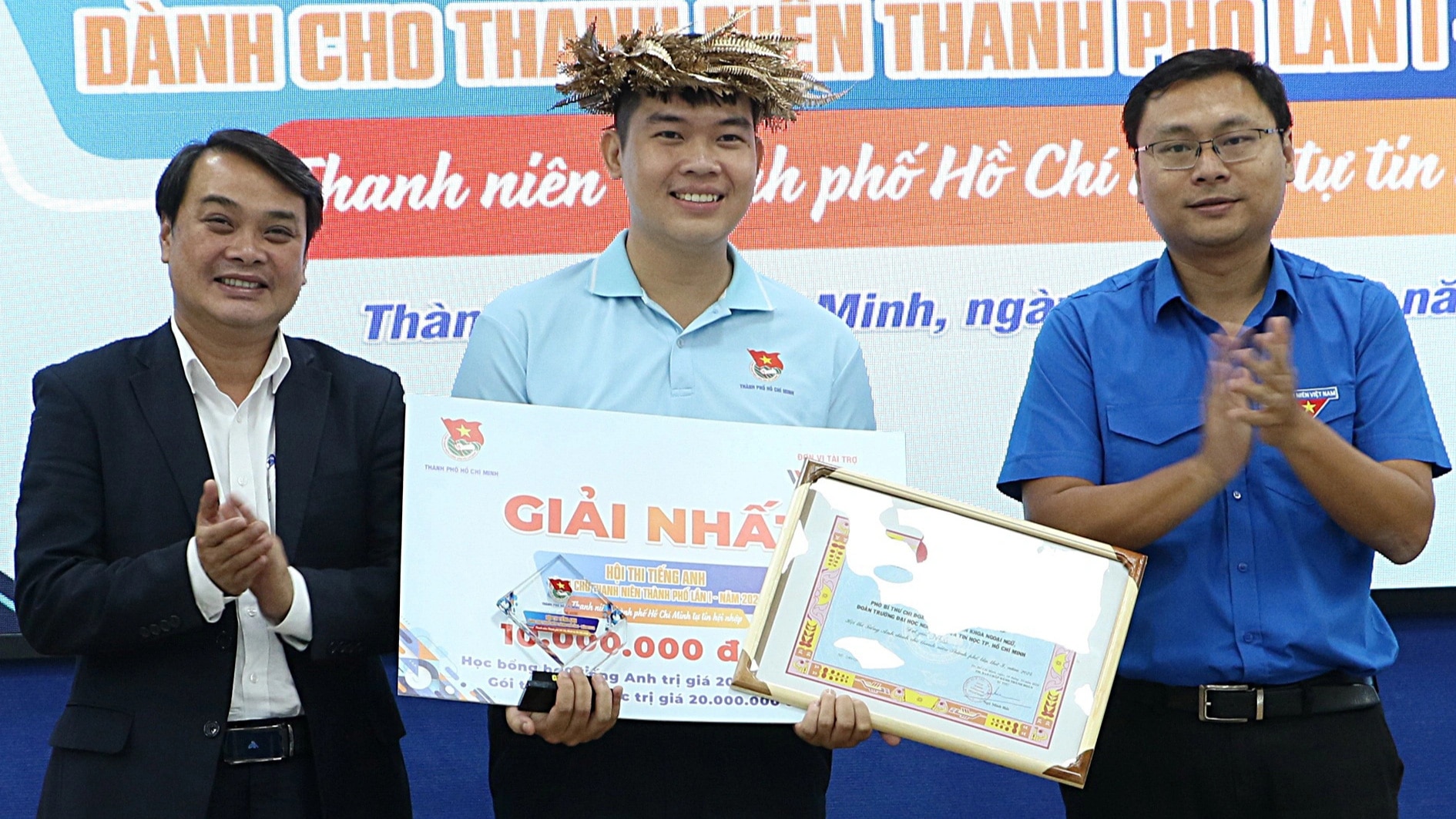 Thi ngoại ngữ bàn chuyện hội nhập, phát triển bền vững - Ảnh 1.