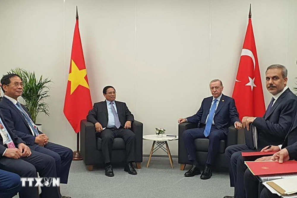 Thủ tướng Phạm Minh Chính gặp Tổng thống Thổ Nhĩ Kỳ Recep Tayyip Erdogan. (Ảnh: TTXVN)