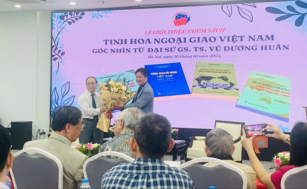 Tinh hoa Ngoại giao Việt Nam dưới góc nhìn của Đại sứ, GS.TS Vũ Dương Huân