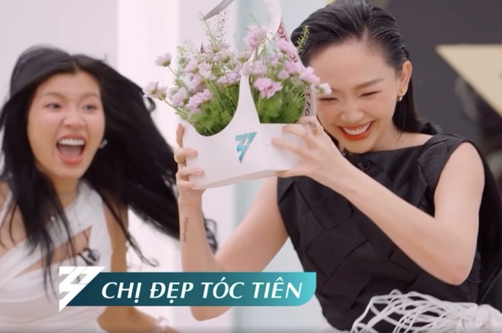 Tóc Tiên lộ diện khiến dàn chị đẹp bất ngờ.