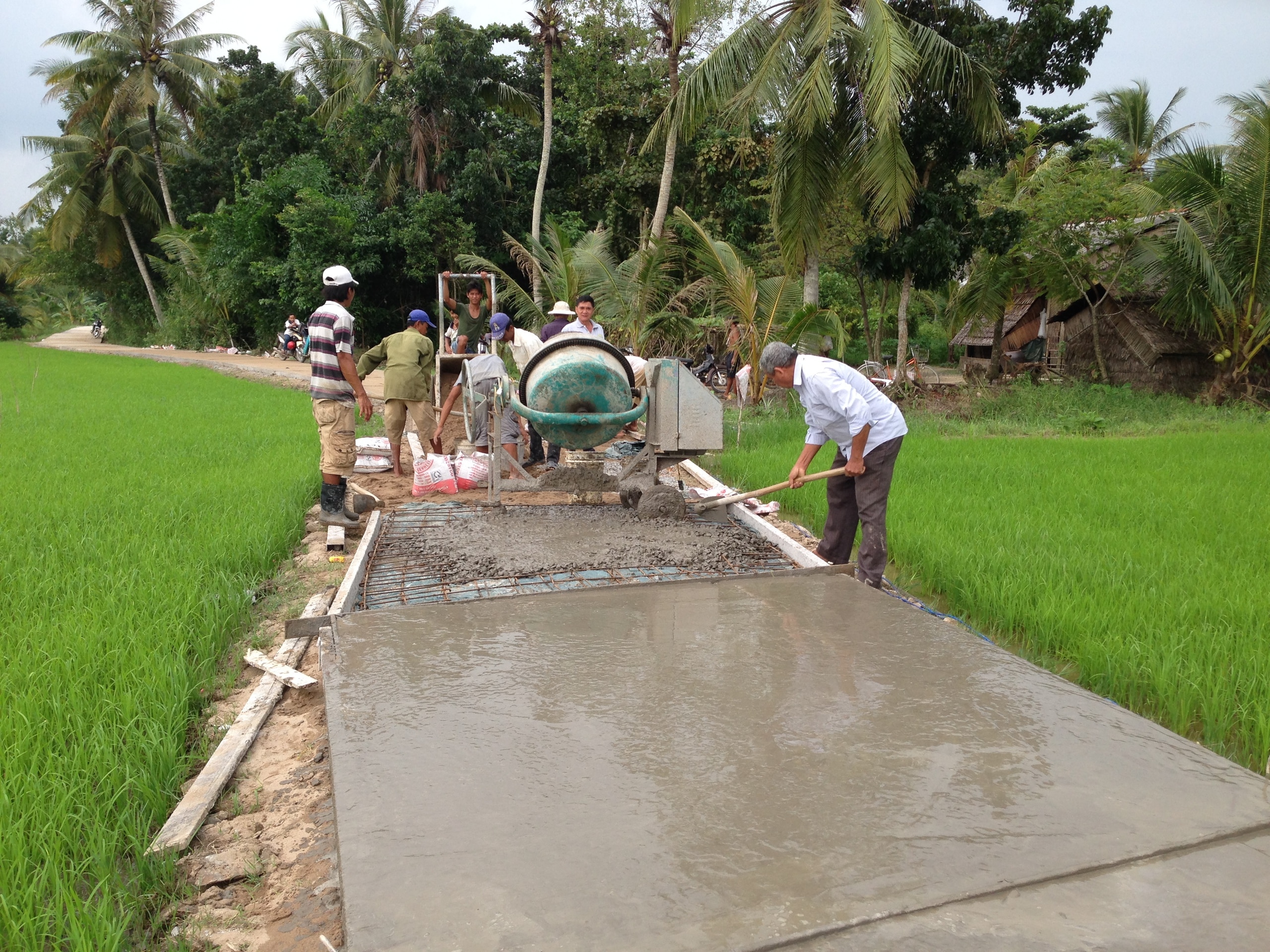 Trà Vinh đầu tư mạnh vào cơ sở hạ tầng thiết yếu vùng đồng bào dân tộc thiểu số - Ảnh 1.