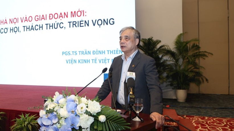 PGS.TS Trần Đình Thiên phát biểu tại Hội thảo khoa học cấp quốc gia “Tầm nhìn mới, cơ hội mới xây dựng Thủ đô Hà Nội văn hiến - văn minh - hiện đại, thành phố kết nối toàn cầu”  ngày 7/10