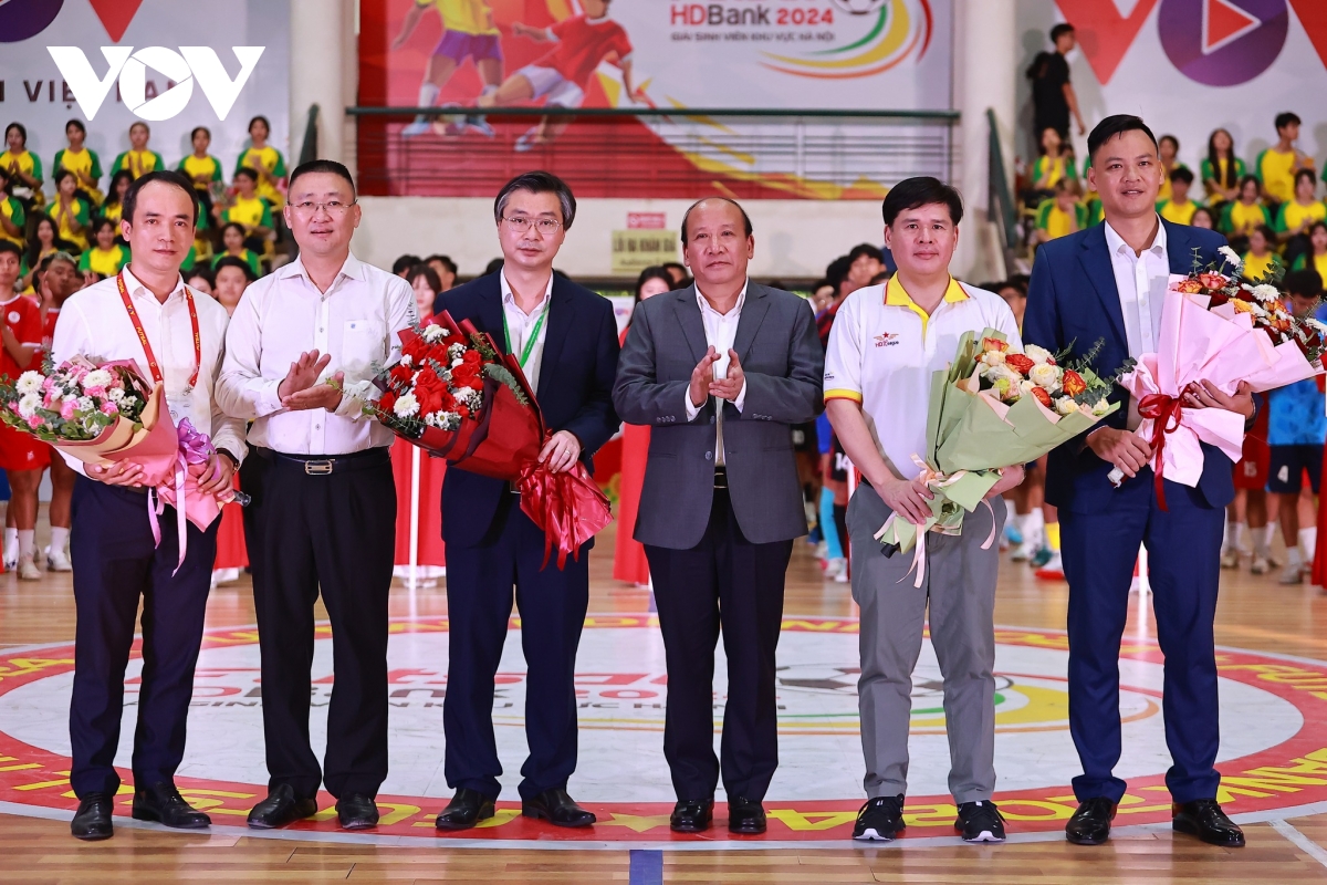 tung bung khai mac giai futsal hdbank sinh vien khu vuc ha noi 2024 hinh anh 1