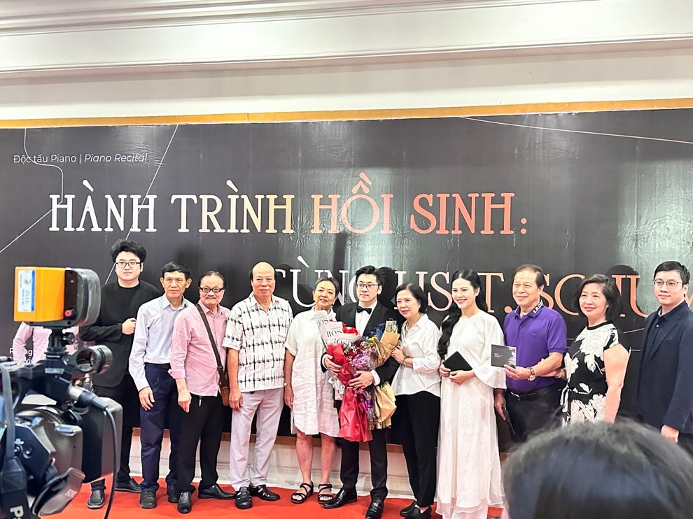 Ấn tượng "Hành trình hồi sinh" của nghệ sĩ Lưu Hồng Quang