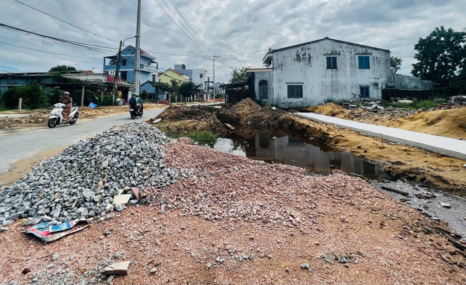 Dự án đường Nguyễn Chí Thanh ban đầu được quy hoạch nền đường rộng 13,5m, sau đó được điều chỉnh quy hoạch rộng 19,5m (có đoạn quy hoạch 16,5m). Dự án có tổng chiều dài 1,6km với kinh phí đầu tư hơn 111 tỷ đồng từ nguồn ngân sách TP Hội An. Trong đó, kinh phí xây lắp 28 tỷ đồng, kinh phí giải phóng mặt bằng  (GPMB) 83 tỷ đồng.