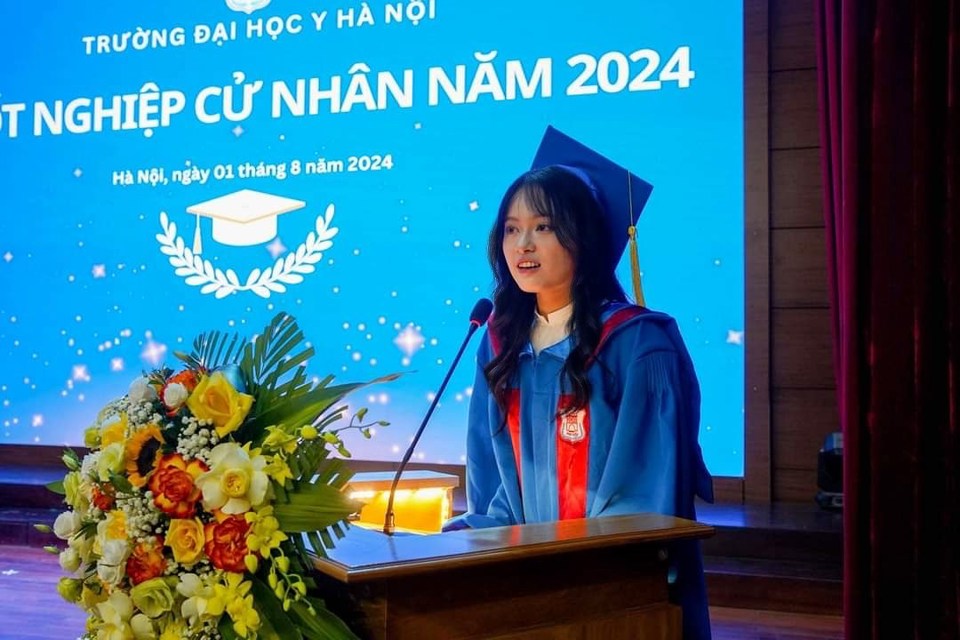 Thủ khoa Chử Hồng Ngọc, ngành Cử nhân Dinh dưỡng - Trường Đại học Y Hà Nội tại lễ tốt nghiệp (Ảnh: NVCC)