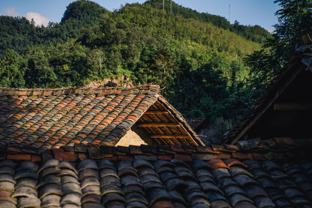 Ngôi làng Thèn Pả như cổ tích dưới chân cột cờ ở Hà Giang