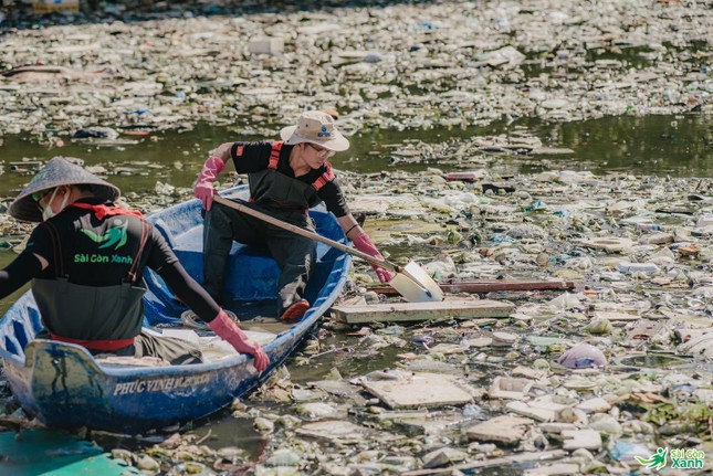 Thủ lĩnh biệt đội 'hồi sinh' những dòng sông ô nhiễm nhận giải Thanh niên Sống đẹp 2024