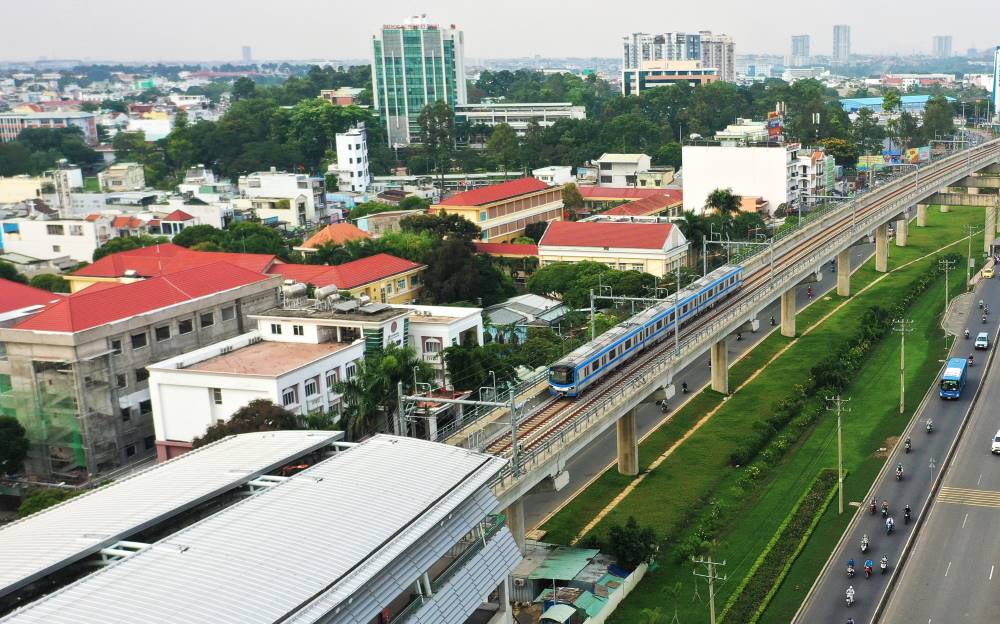  Metro số 1 có tổng mức đầu tư hơn 43.700 tỉ đồng, dài gần 20km từ Depot Long Bình (TP Thủ Đức) đến ga Bến Thành (Quận 1).