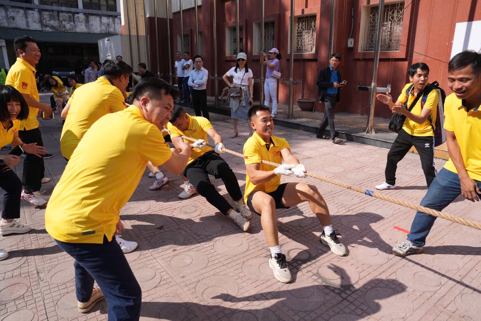 Hàng trăm phóng viên, nhà báo cầm vợt chơi cầu lông, bóng bàn… tại Hội khỏe Hội Nhà báo TP.Hà Nội- Ảnh 8.