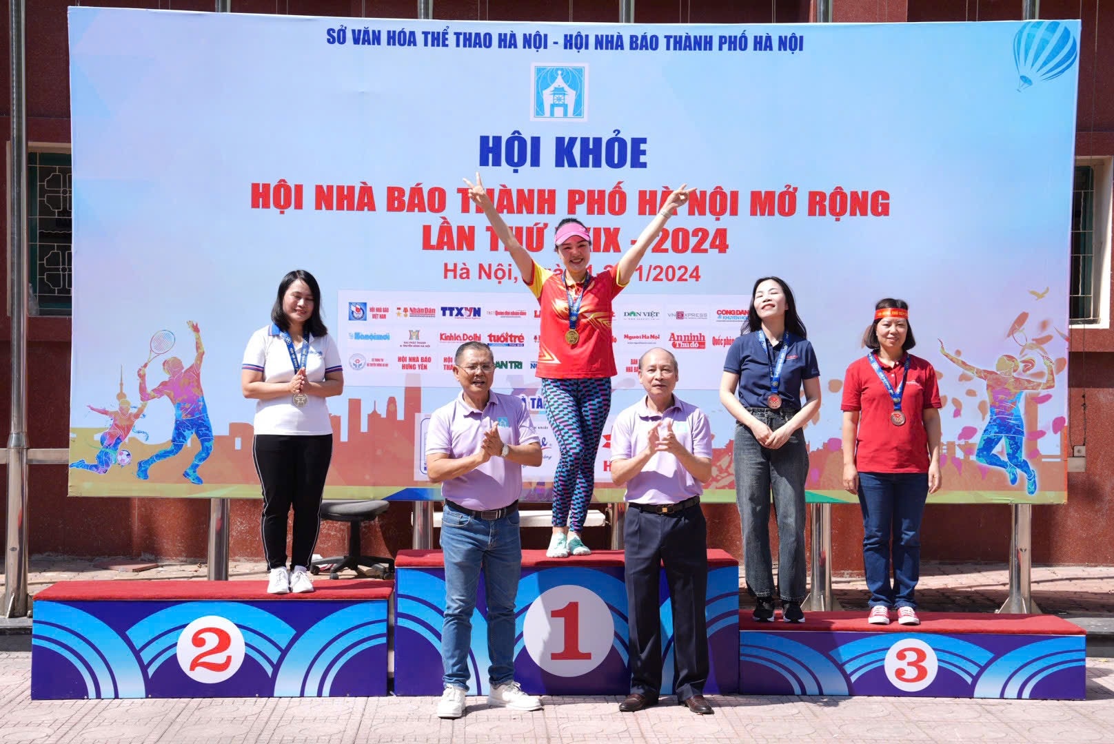 Hàng trăm phóng viên, nhà báo cầm vợt chơi cầu lông, bóng bàn… tại Hội khỏe Hội Nhà báo TP.Hà Nội- Ảnh 10.