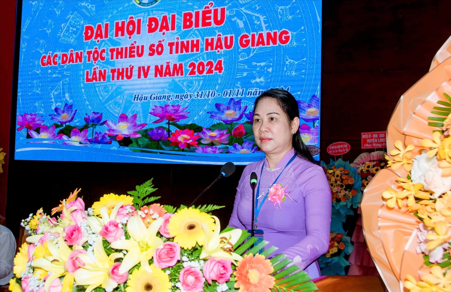 Thứ trưởng, Phó Chủ nhiệm Ủy ban Dân tộc Nông Thị Hà phát biểu chỉ đạo tại Đại hội đại biểu các DTTS tỉnh Hậu Giang lần thứ IV, năm 2024. 