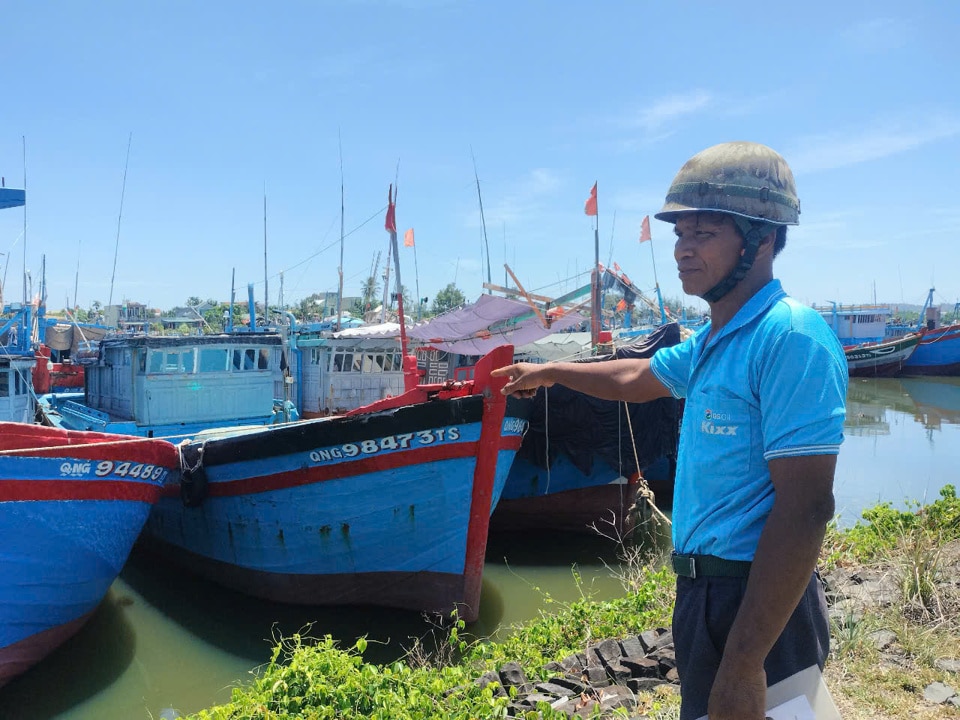 Ông Đỗ Văn Hiền là một trong những hộ dân có hồ nuôi tôm trong diện thu hồi để thực hiện dự án.