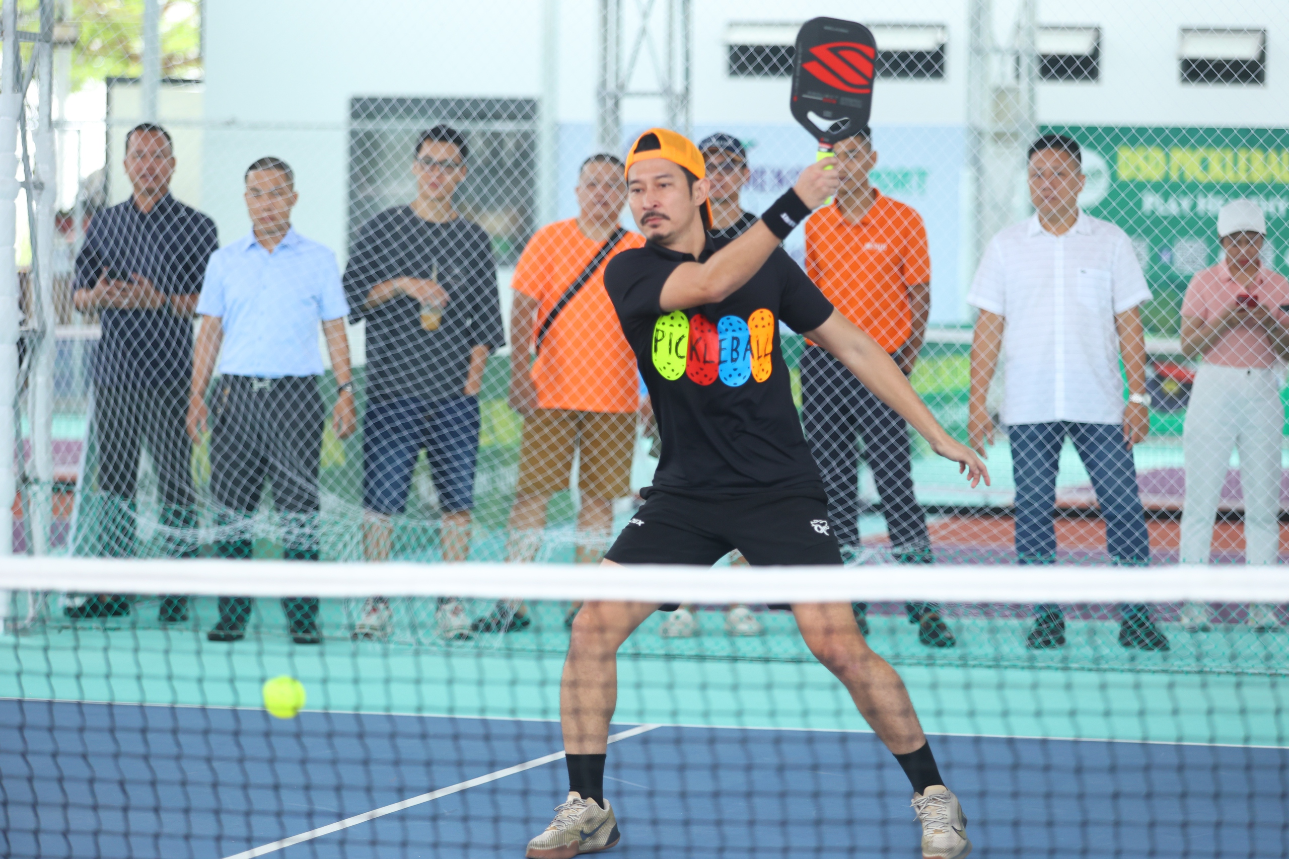 Diễn viên Huy Khánh, ca sĩ Akira Phan 'cháy' hết mình cùng giải pickleball đầy ý nghĩa- Ảnh 6.