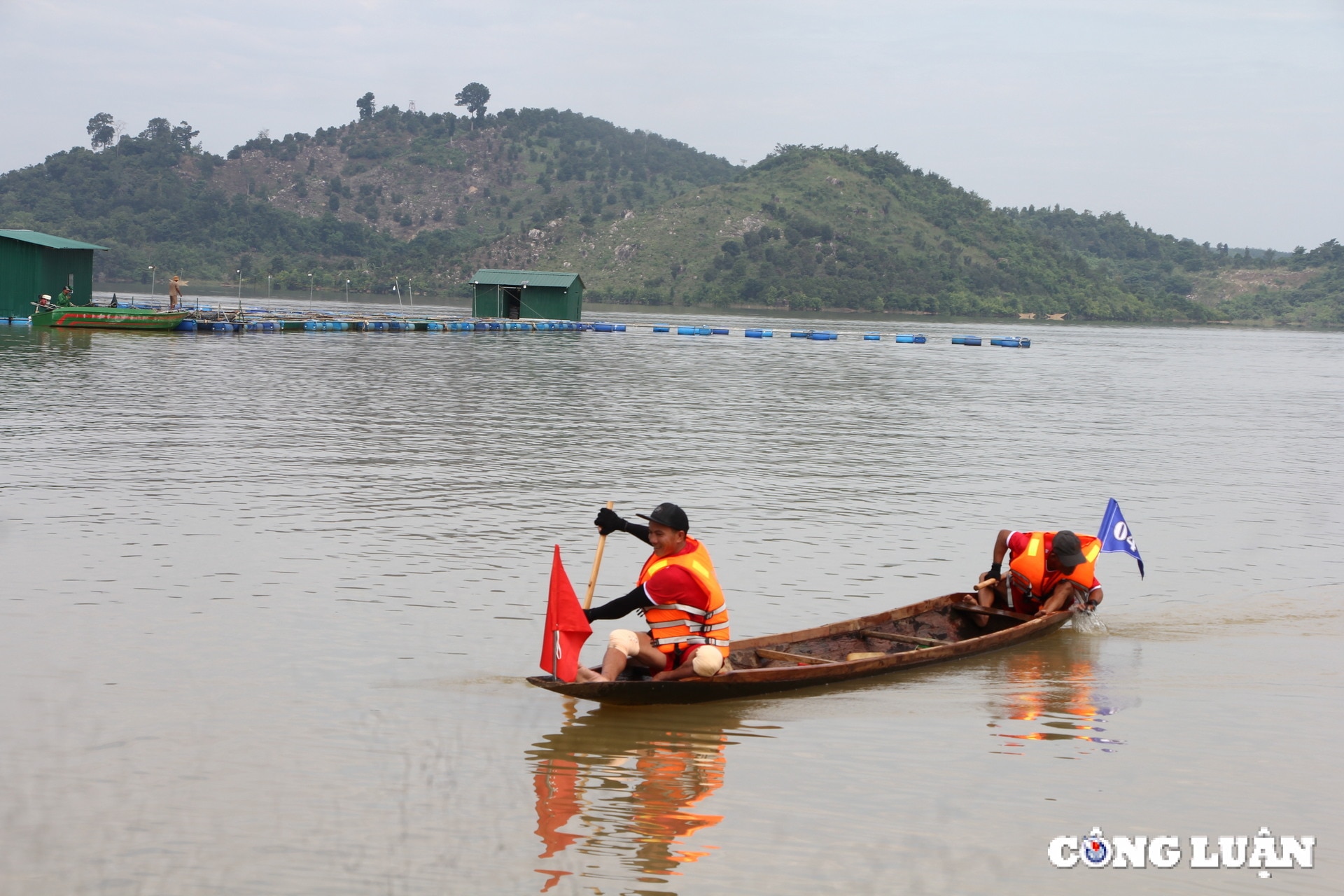 gia lai man tranh tai day hap dan va kich tinh tai hoi dua thuyen doc moc tren song po co hinh 7