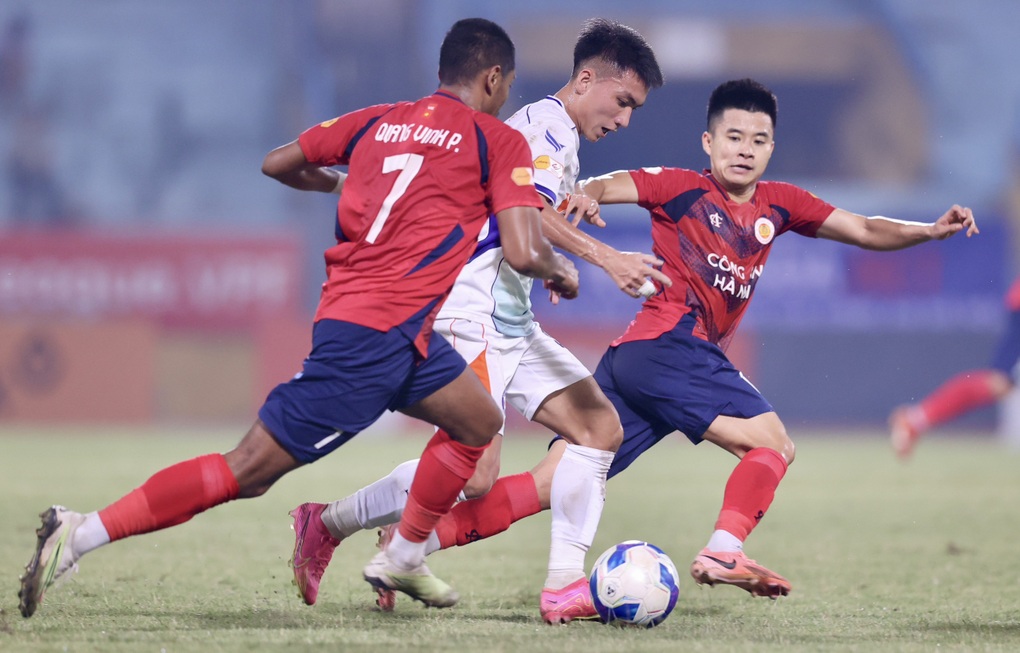 Ngoại binh tỏa sáng rực rỡ, CLB Công an Hà Nội giành ngôi đầu V-League - 3