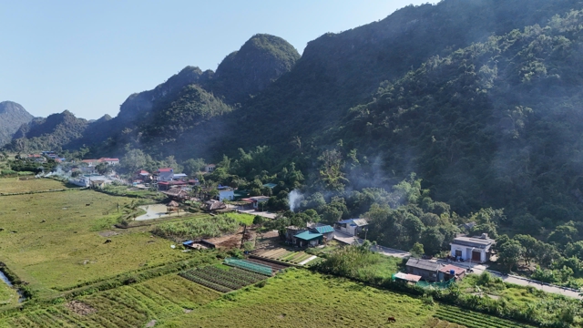 Khung cảnh làng quê yên bình. Ảnh Tiến Bảo 