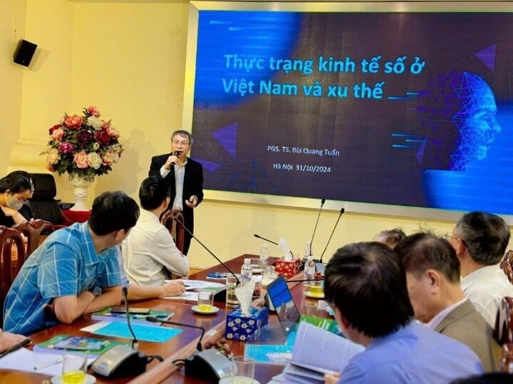 Tham luận Thực trạng của kinh tế số ở Việt Nam và xu thế do PGS. TS Bùi Quang Tuấn, nguyên Viện trưởng Viện kinh tế Việt Nam trình bày.