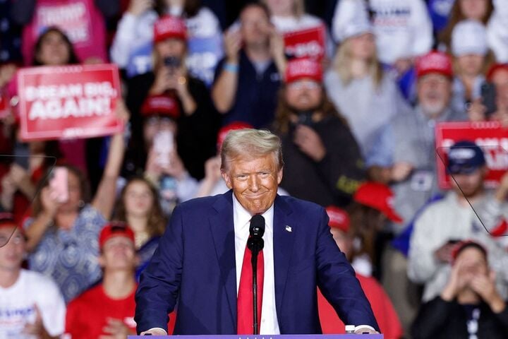 Cựu Tổng thống Donald Trump phát biểu trong cuộc vận động tranh cử cuối cùng ở Grand Rapids, Michigan. (Ảnh: Getty)