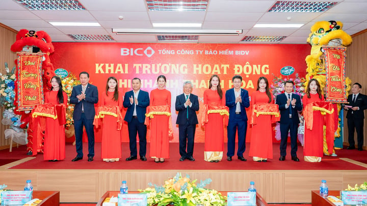 Nghi lễ cắt băng khai trương BIC Thanh Hóa.