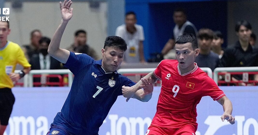 Ngược dòng hạ Thái Lan, đội tuyển futsal Việt Nam vào bán kết, được thưởng 400 triệu